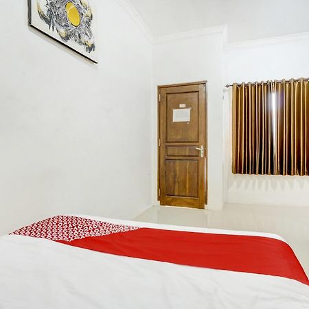 Super Oyo 3702 Homestay Bougenville Syariah Lamongan Exterior photo