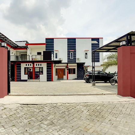Super Oyo 3702 Homestay Bougenville Syariah Lamongan Exterior photo
