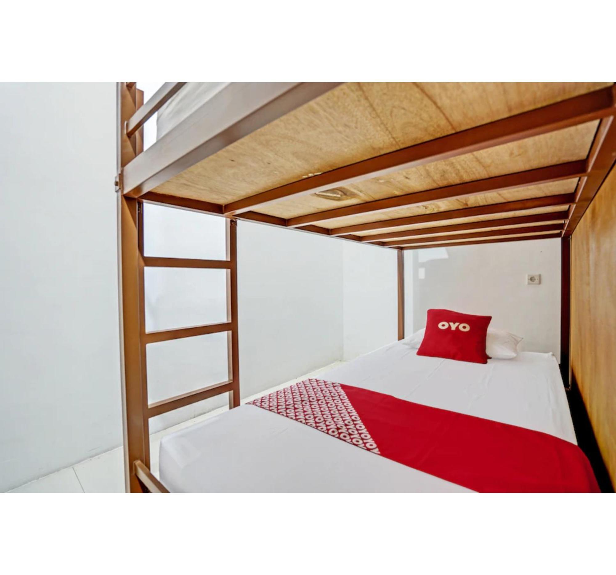 Super Oyo 3702 Homestay Bougenville Syariah Lamongan Exterior photo