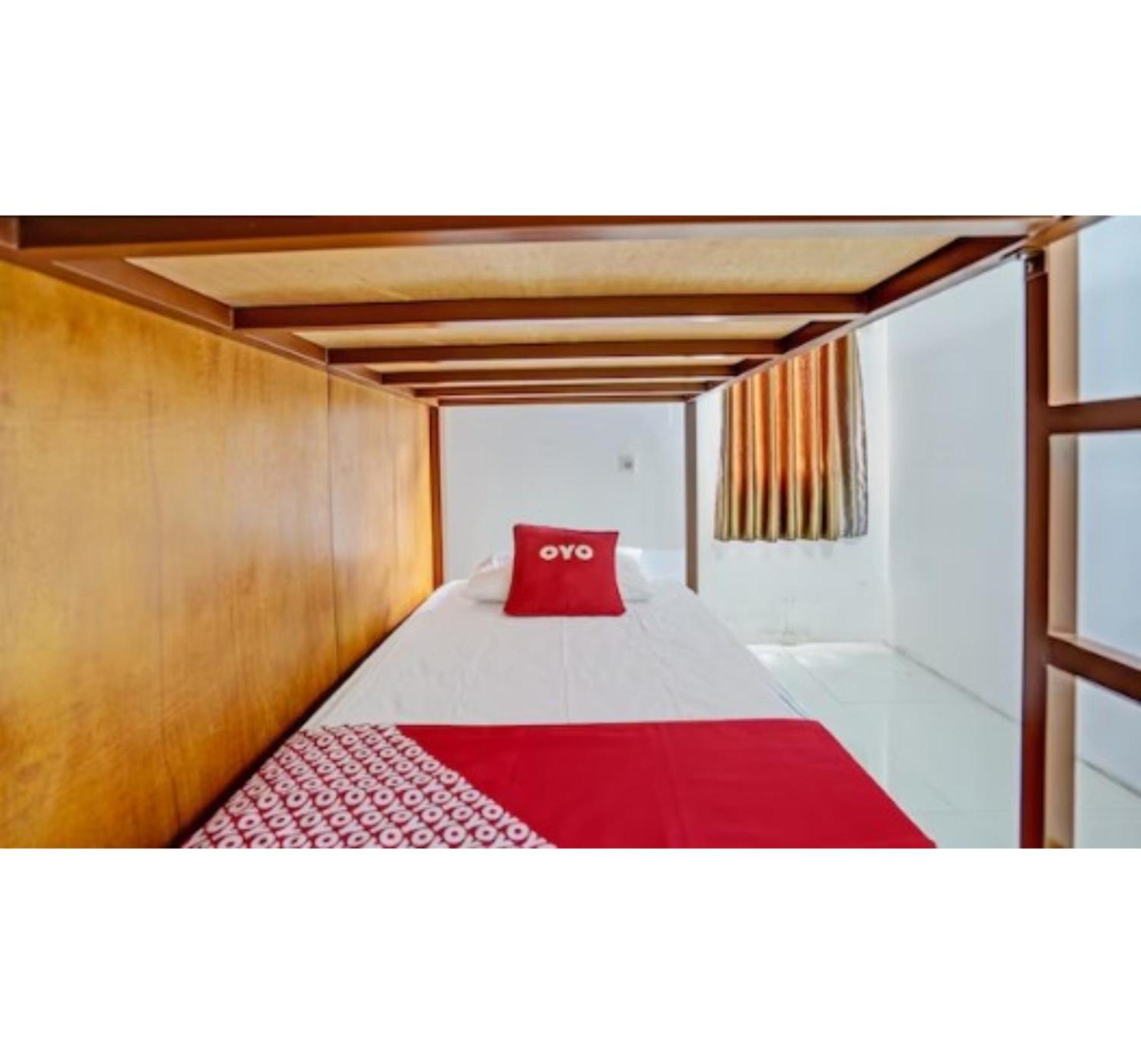 Super Oyo 3702 Homestay Bougenville Syariah Lamongan Exterior photo