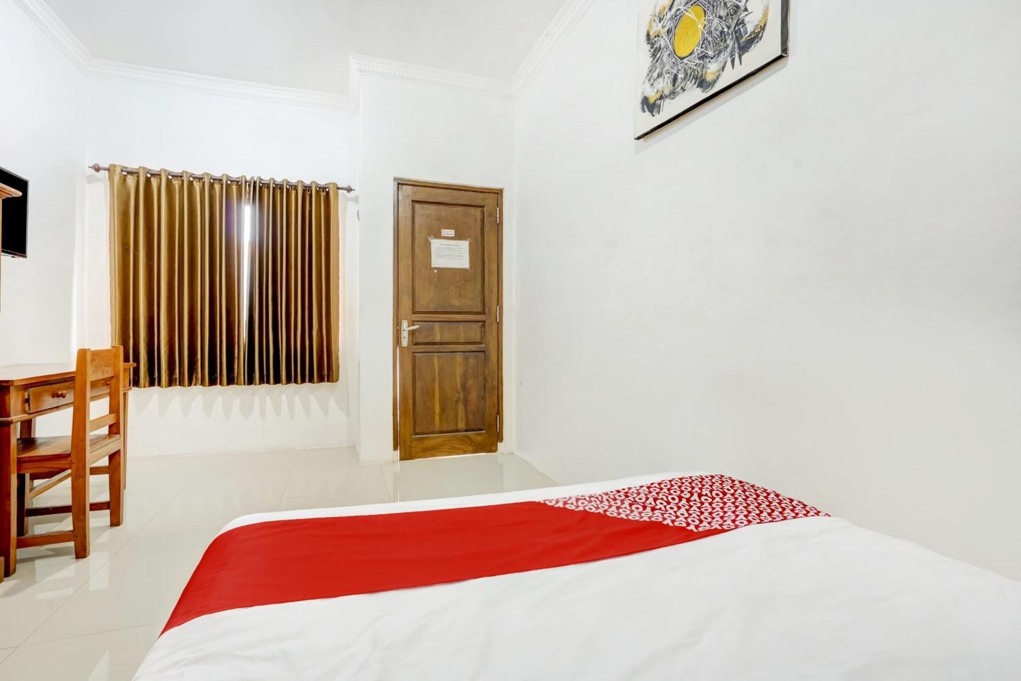 Super Oyo 3702 Homestay Bougenville Syariah Lamongan Exterior photo