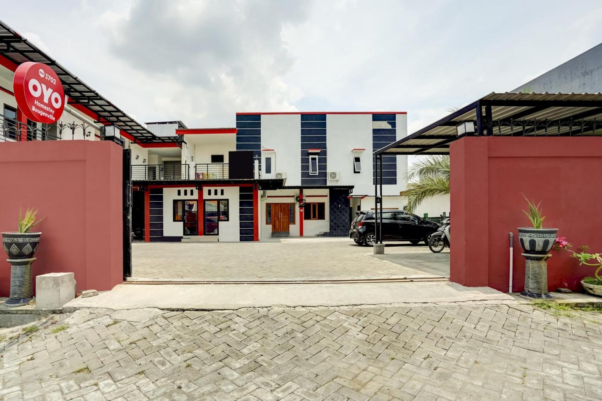Super Oyo 3702 Homestay Bougenville Syariah Lamongan Exterior photo