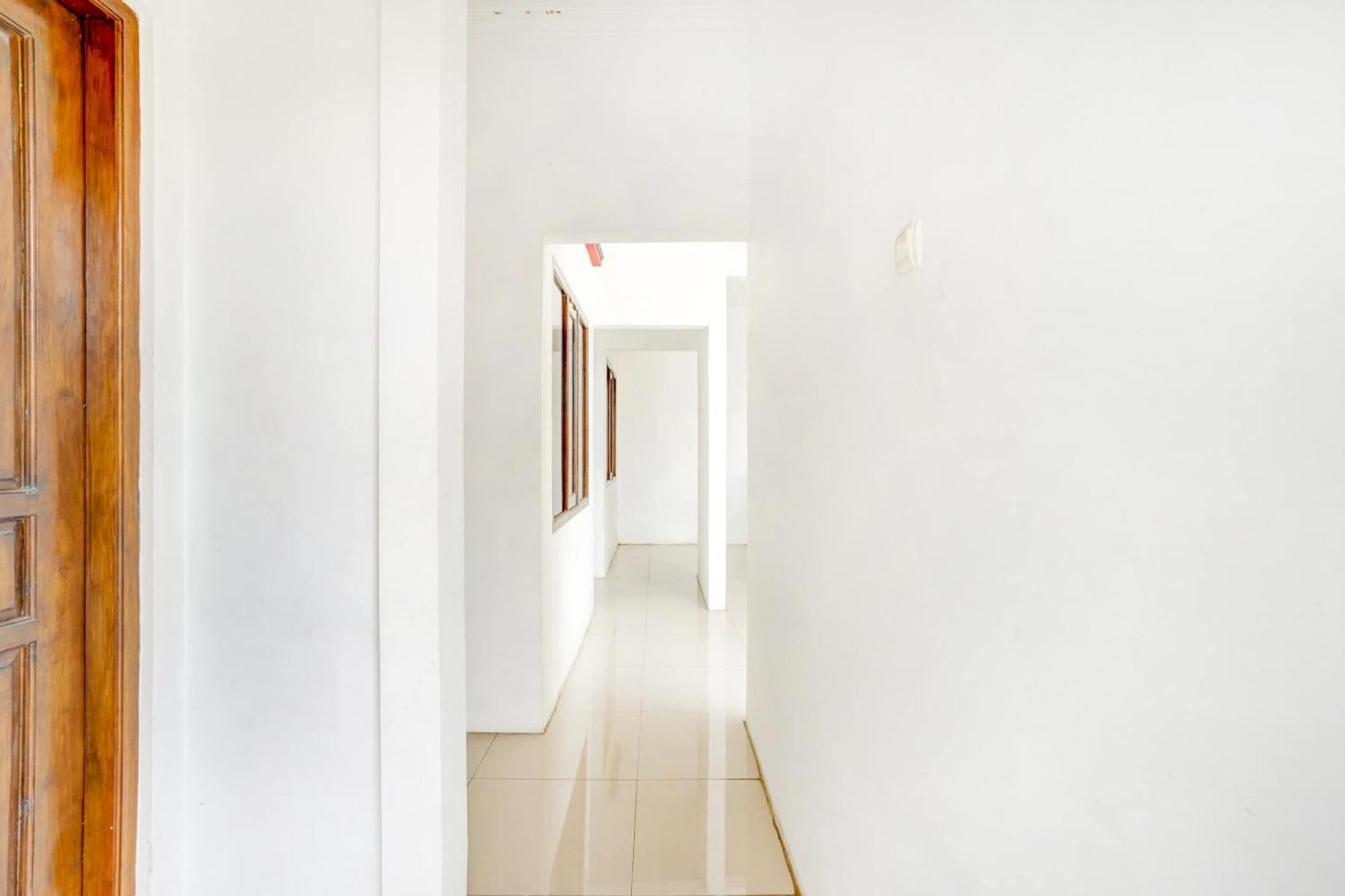 Super Oyo 3702 Homestay Bougenville Syariah Lamongan Exterior photo