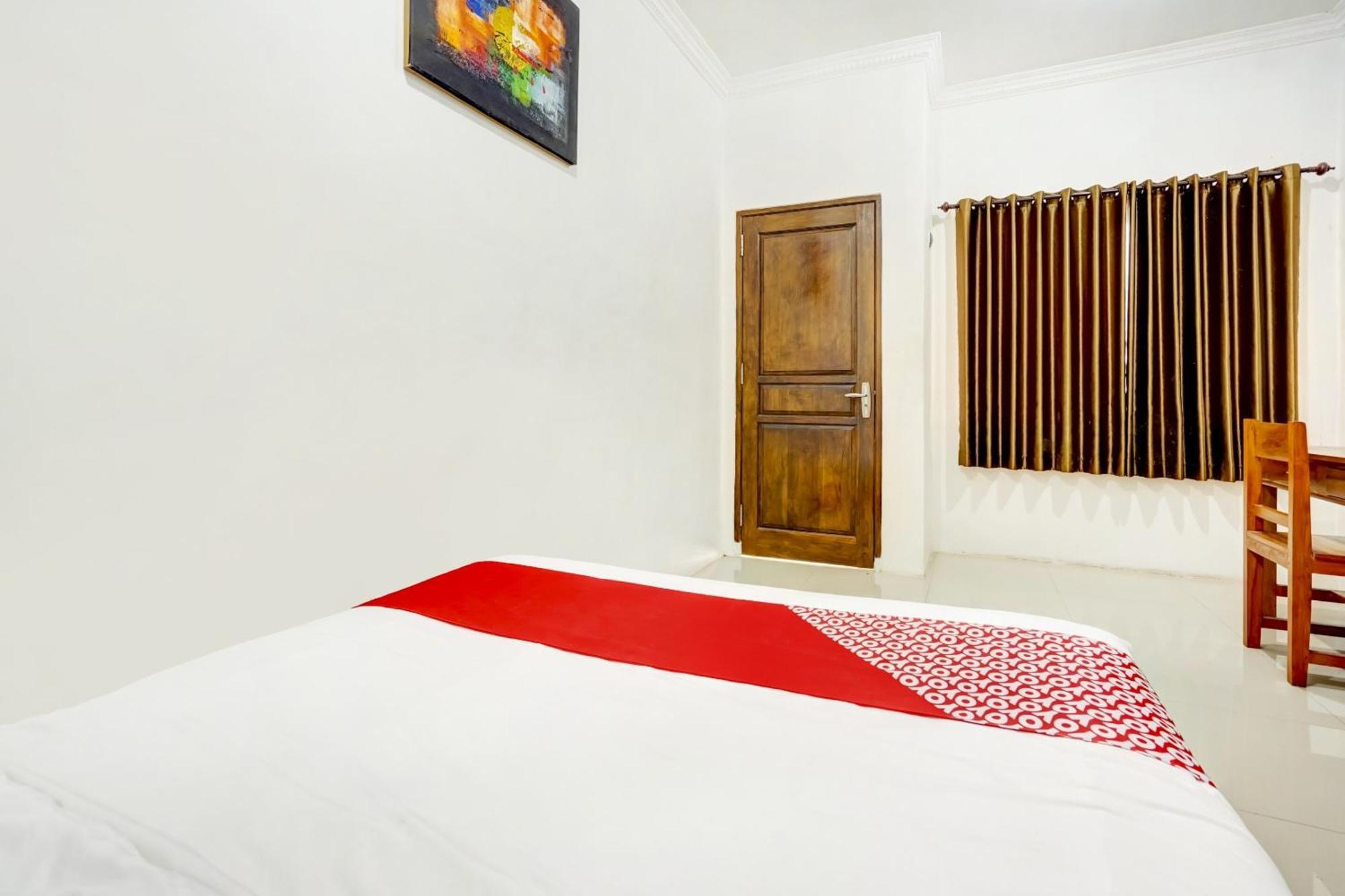 Super Oyo 3702 Homestay Bougenville Syariah Lamongan Exterior photo