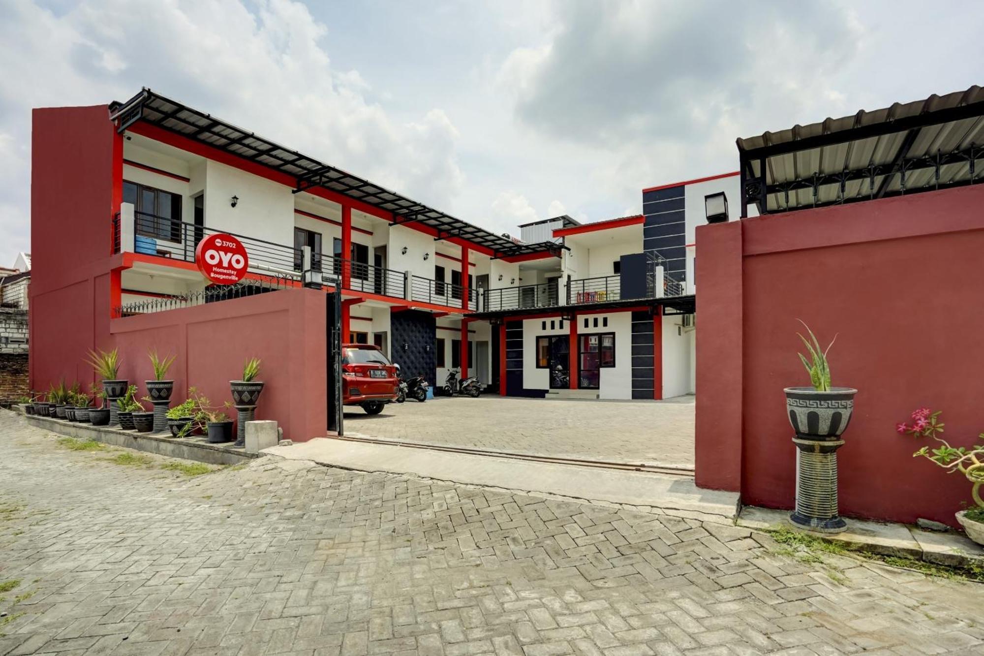 Super Oyo 3702 Homestay Bougenville Syariah Lamongan Exterior photo